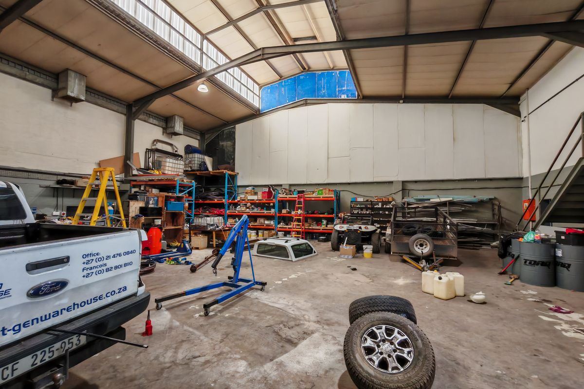 400m2 Industrial Warehouse To Let in the Strand. - Photo 3