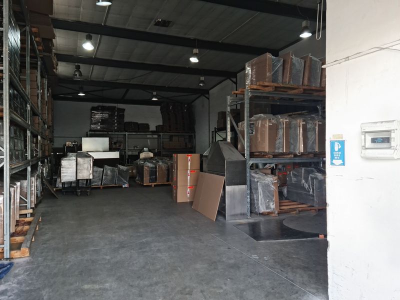 394m2 Warehouse with shared enclosed Yard/parking Area TO LET in Saxenburg Park, Blackheath. - Photo 5