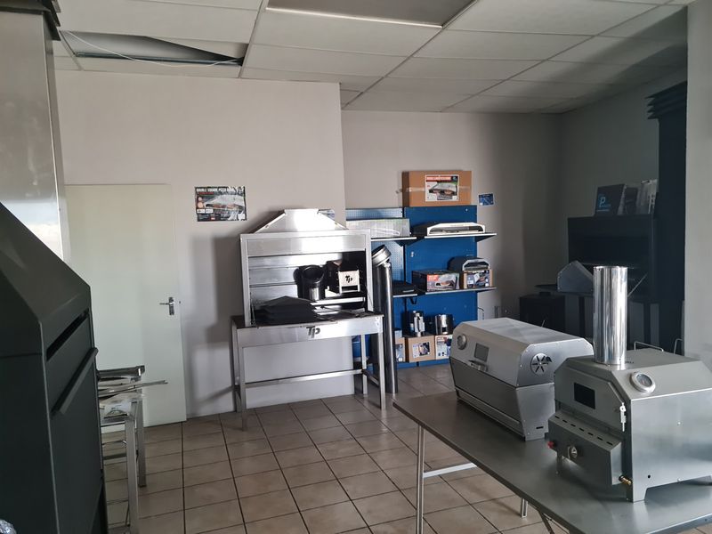 394m2 Warehouse with shared enclosed Yard/parking Area TO LET in Saxenburg Park, Blackheath. - Photo 10