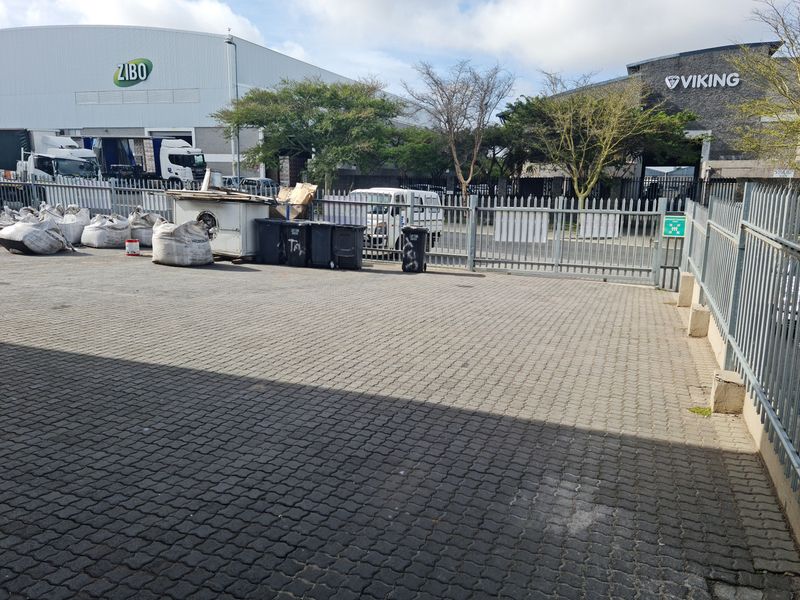 394m2 Warehouse with shared enclosed Yard/parking Area TO LET in Saxenburg Park, Blackheath. - Photo 7