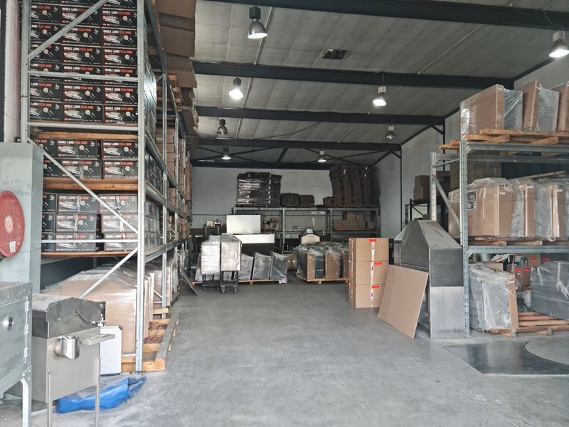 394m2 Warehouse with shared enclosed Yard/parking Area TO LET in Saxenburg Park, Blackheath. - Photo 4