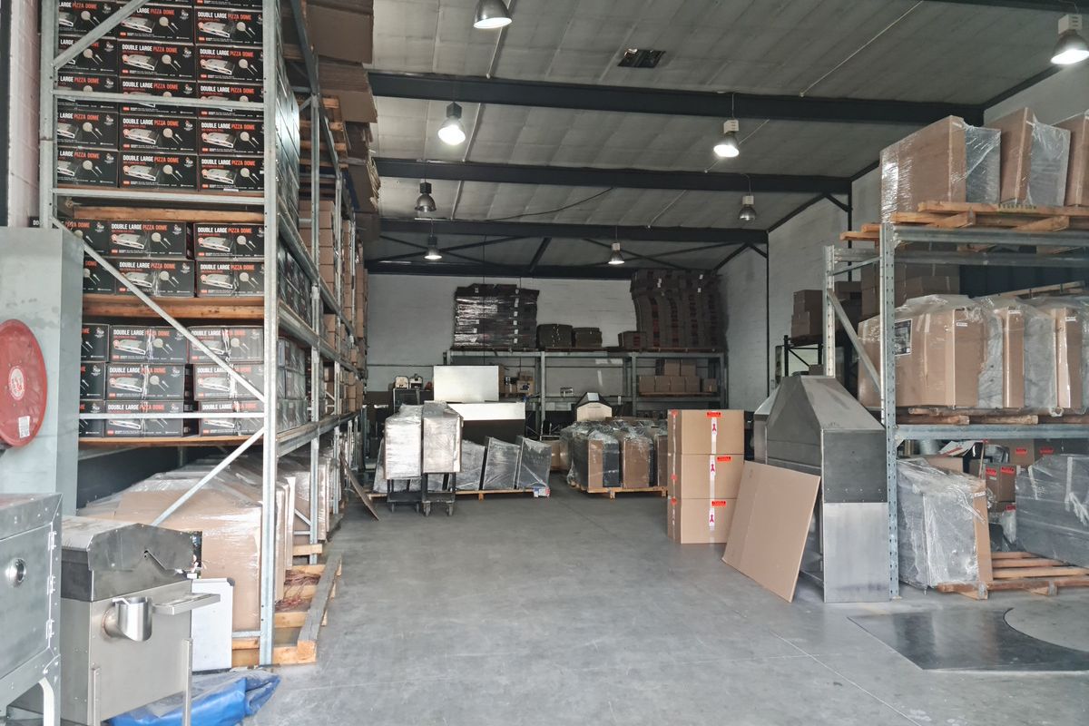 394m2 Warehouse with shared enclosed Yard/parking Area TO LET in Saxenburg Park, Blackheath. - Photo 4