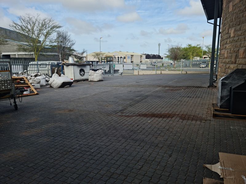 394m2 Warehouse with shared enclosed Yard/parking Area TO LET in Saxenburg Park, Blackheath. - Photo 3