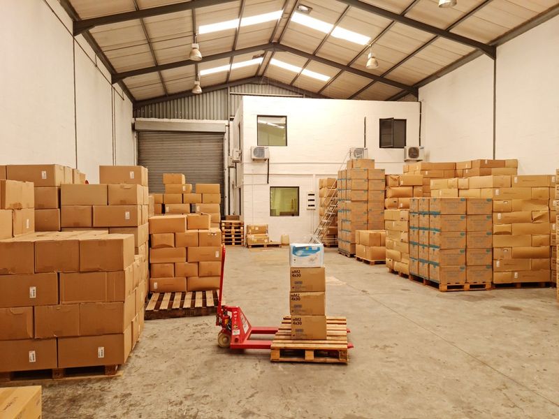 370m2 Warehouse with small enclosed Yard TO LET | FOR RENT in Saxenburg Park - Photo 9