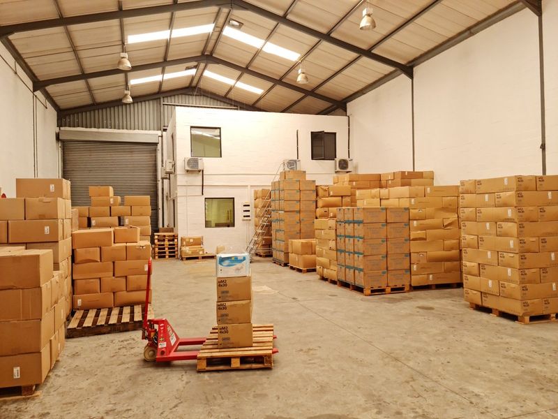 370m2 Warehouse with small enclosed Yard TO LET | FOR RENT in Saxenburg Park - Photo 10