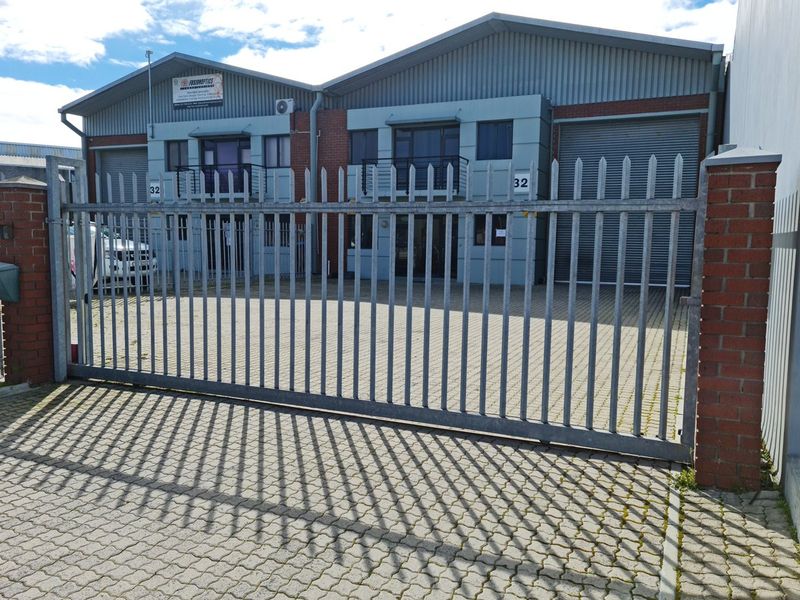 370m2 Warehouse with small enclosed Yard TO LET | FOR RENT in Saxenburg Park - Photo 3