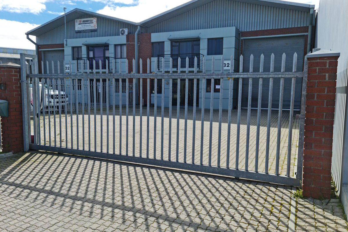 370m2 Warehouse with small enclosed Yard TO LET | FOR RENT in Saxenburg Park - Photo 3