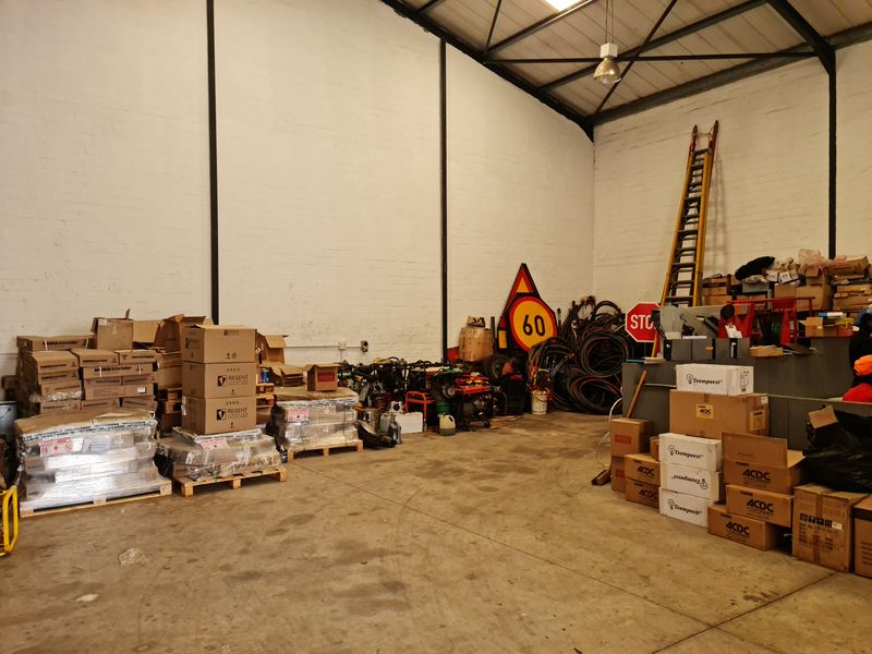 312m2 Warehouse with Yard Space TO LET in Saxenburg Park, Blackheath - Photo 10