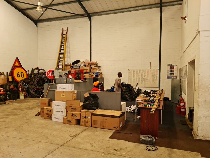 312m2 Warehouse with Yard Space TO LET in Saxenburg Park, Blackheath - Photo 5