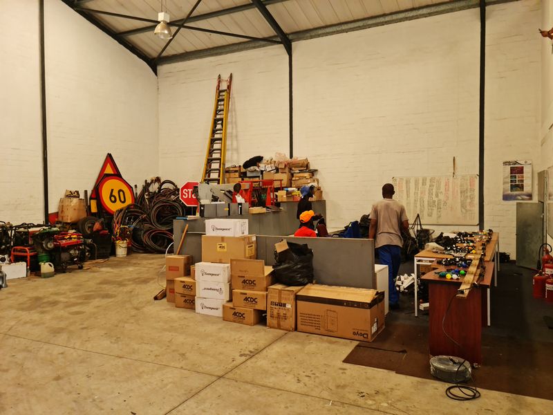 312m2 Warehouse with Yard Space TO LET in Saxenburg Park, Blackheath - Photo 2