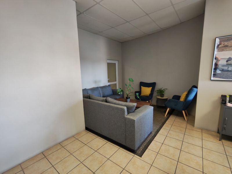 788m2 Warehouse with shared enclosed Yard/parking Area TO LET in Saxenburg Park - Photo 4