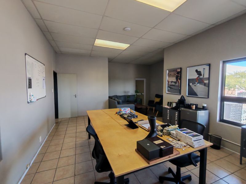 788m2 Warehouse with shared enclosed Yard/parking Area TO LET in Saxenburg Park - Photo 5