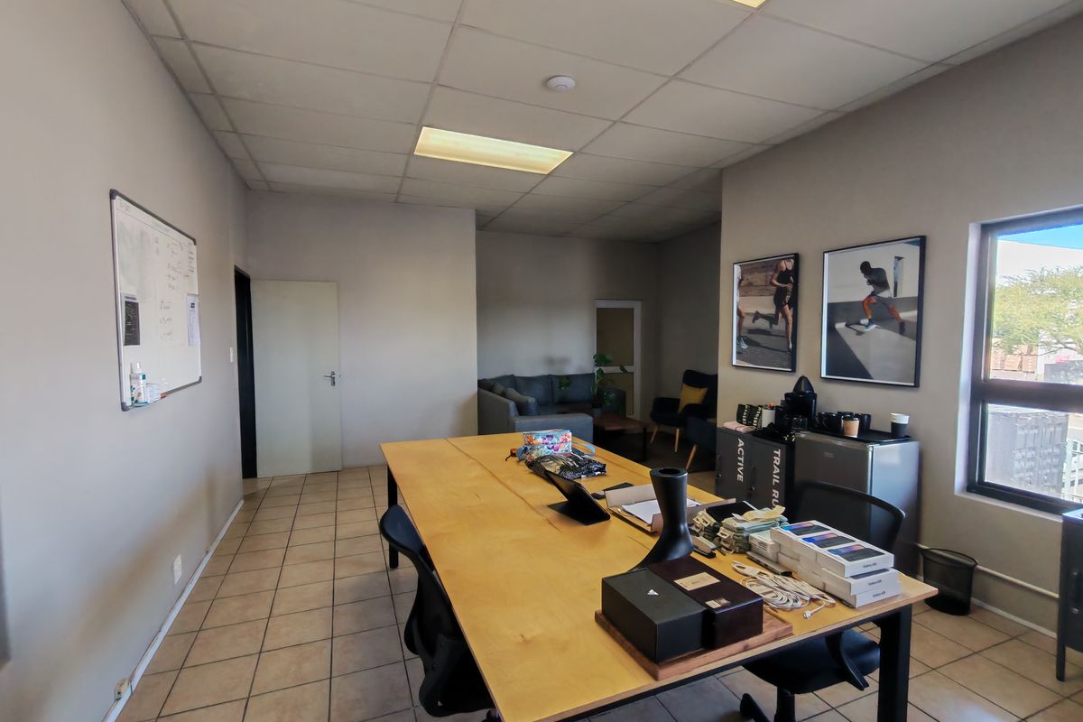 788m2 Warehouse with shared enclosed Yard/parking Area TO LET in Saxenburg Park - Photo 5