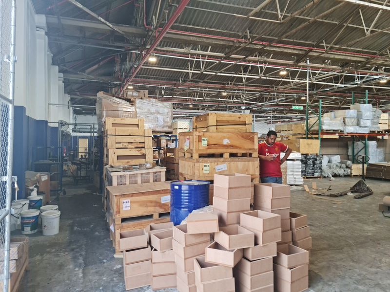 3083m2 Warehouse To Let in a secure business park in Blackheath. - Photo 4