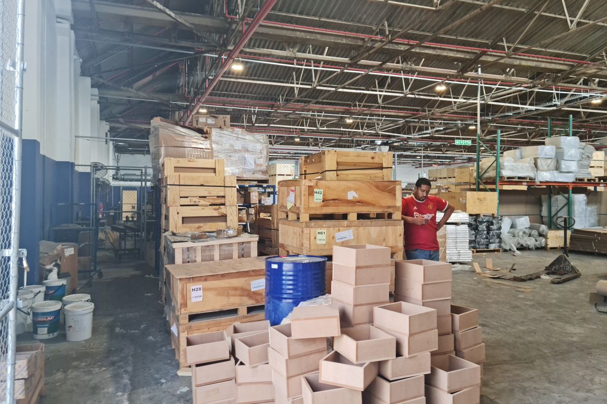 3083m2 Warehouse To Let in a secure business park in Blackheath. - Photo 4