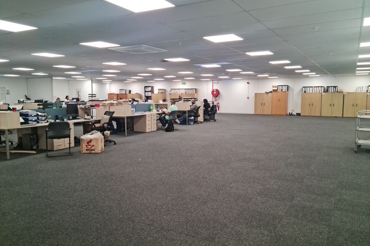 3083m2 Warehouse To Let in a secure business park in Blackheath. - Photo 2