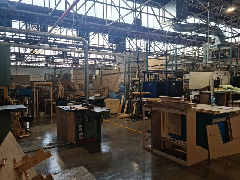 2084m2 Warehouse To Let in a Secure Business park in Blackheath. - Photo 8