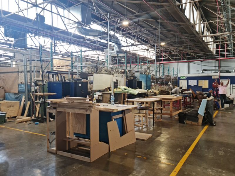 2084m2 Warehouse To Let in a Secure Business park in Blackheath. - Photo 7