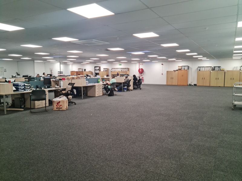 2084m2 Warehouse To Let in a Secure Business park in Blackheath. - Photo 3