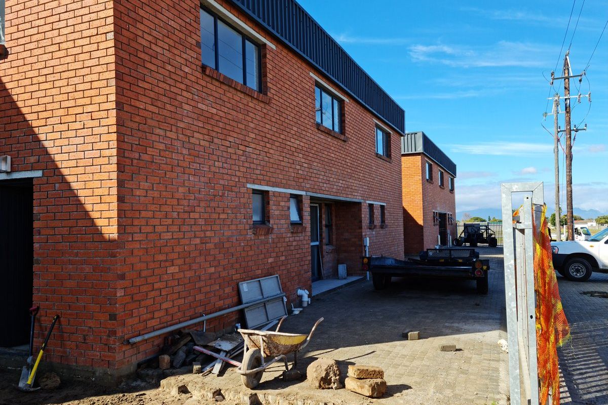 1200m2 Industrial  Warehouse TO LET | TO RENT  in Blackheath. - Photo 2