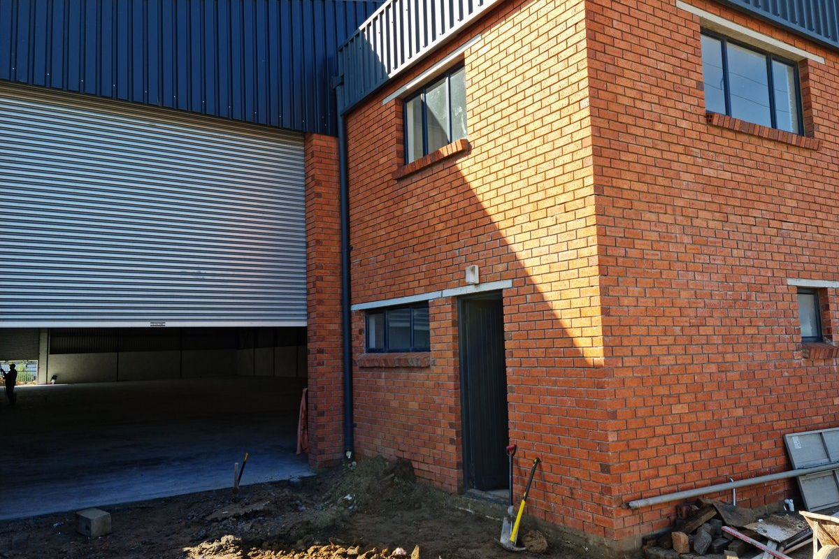 1200m2 Industrial  Warehouse TO LET | TO RENT  in Blackheath. - Photo 4
