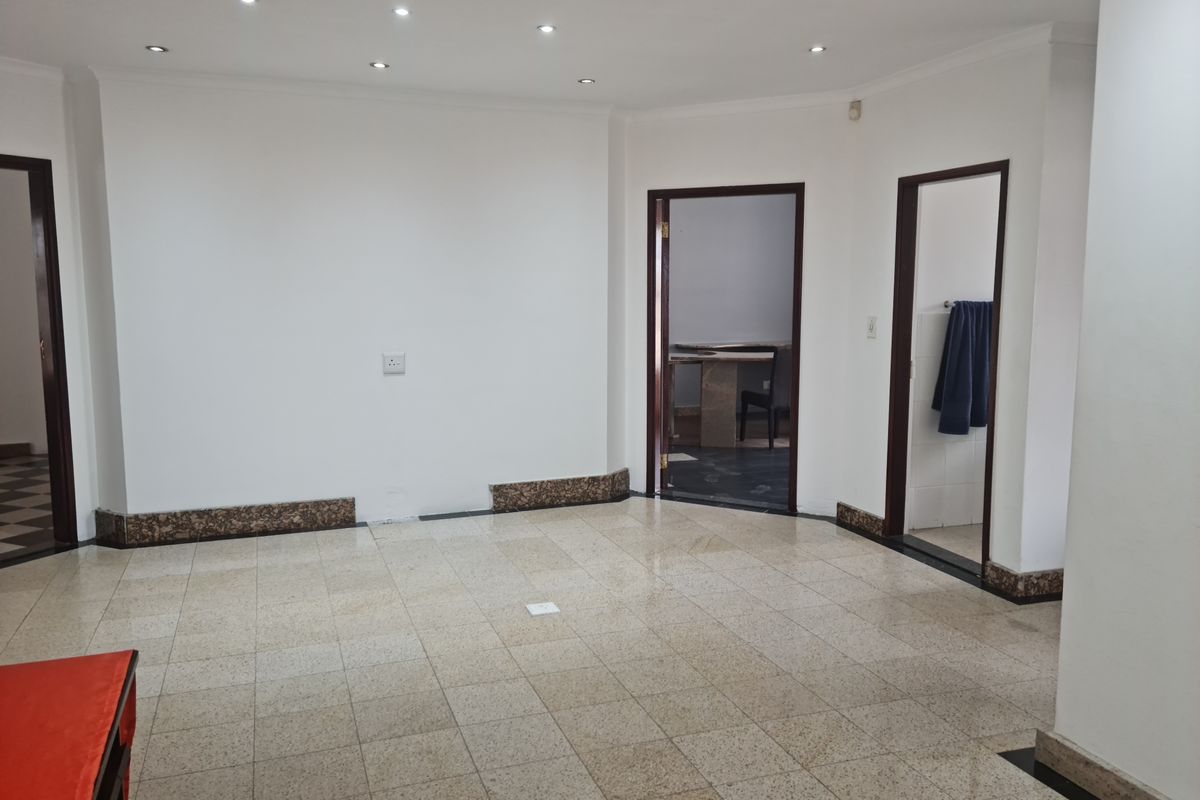 553m2 Industrial Property with Office Component To Let in the Strand. - Photo 2