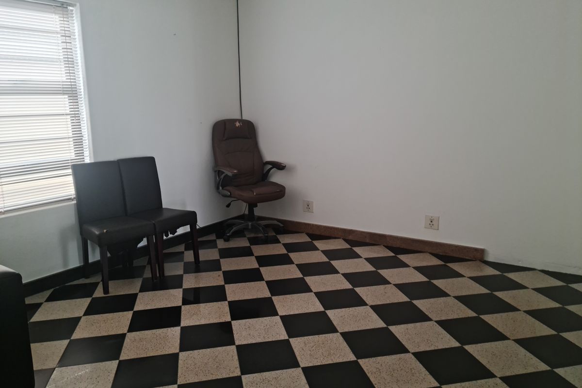 553m2 Industrial Property with Office Component To Let in the Strand. - Photo 4