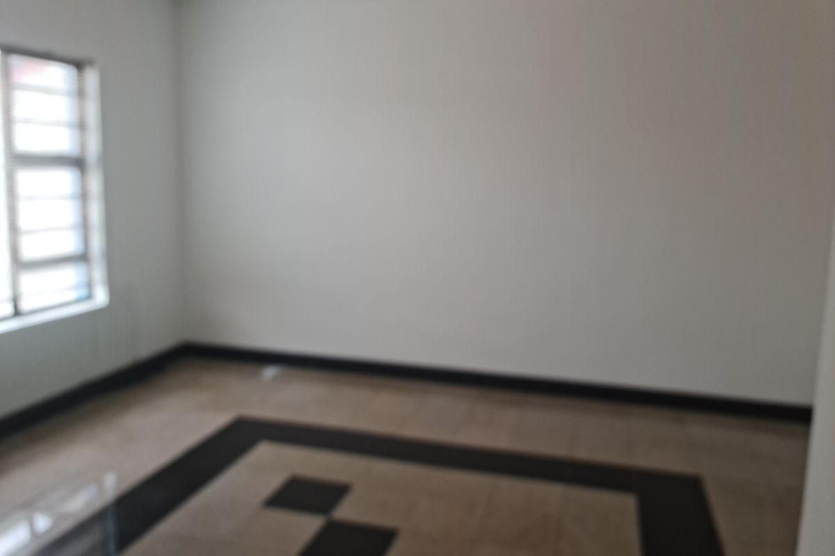 553m2 Industrial Property with Office Component To Let in the Strand. - Photo 3