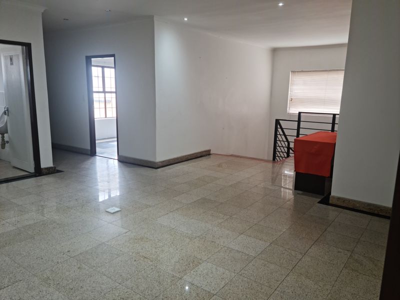 553m2 Industrial Property with Office Component To Let in the Strand. - Photo 5