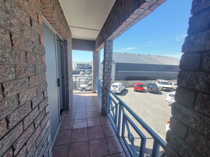 186m2 Industrial Warehouse Unit To Let in Stikland @ R14 88.00 excluding VAT - Photo 10