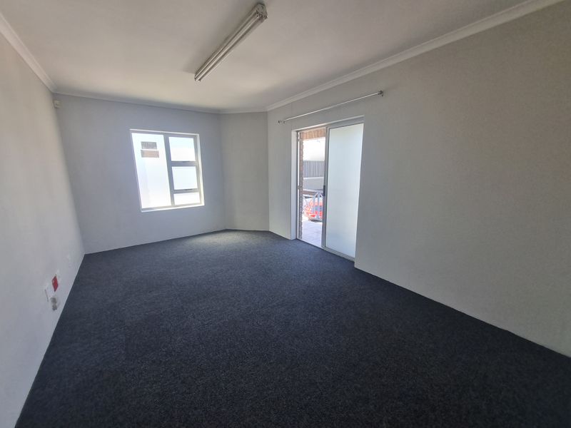 186m2 Industrial Warehouse Unit To Let in Stikland @ R14 88.00 excluding VAT - Photo 9