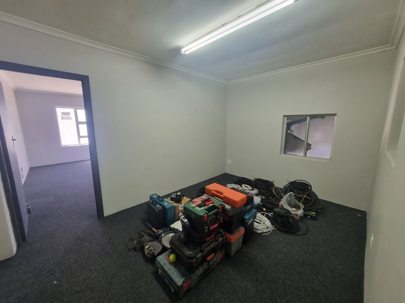 186m2 Industrial Warehouse Unit To Let in Stikland @ R14 88.00 excluding VAT - Photo 8