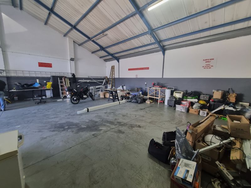 186m2 Industrial Warehouse Unit To Let in Stikland @ R14 88.00 excluding VAT - Photo 2