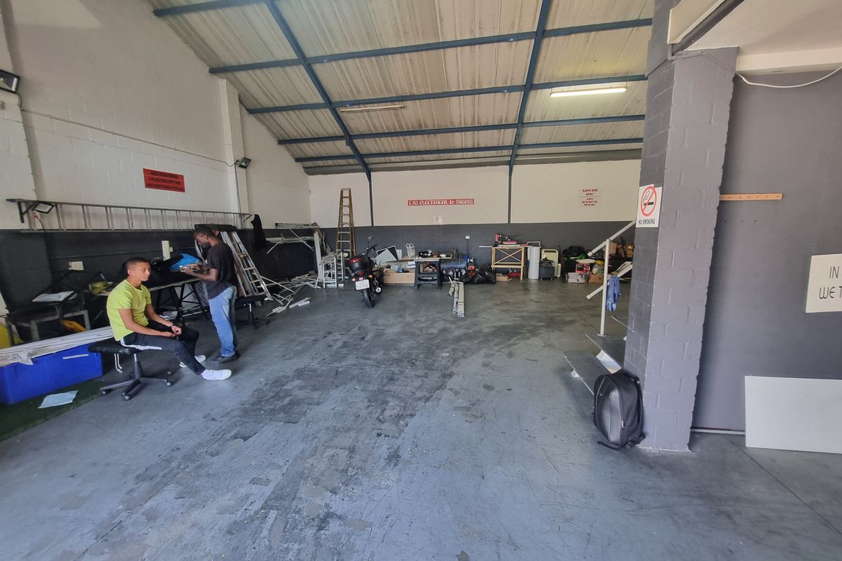 186m2 Industrial Warehouse Unit To Let in Stikland @ R14 88.00 excluding VAT - Photo 4