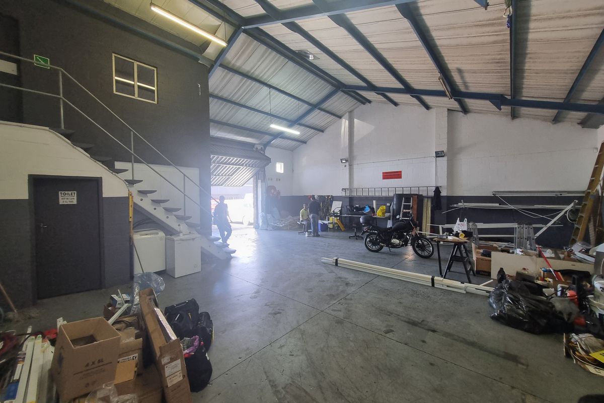 186m2 Industrial Warehouse Unit To Let in Stikland @ R14 88.00 excluding VAT - Photo 3