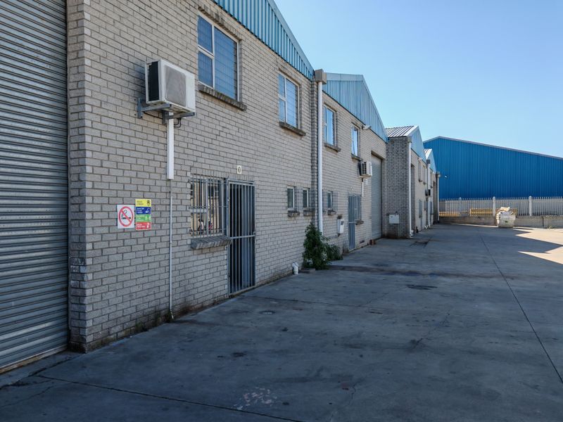 271m2 Warehouse TO LET in Saxenburg Park, Blackheath. - Photo 10