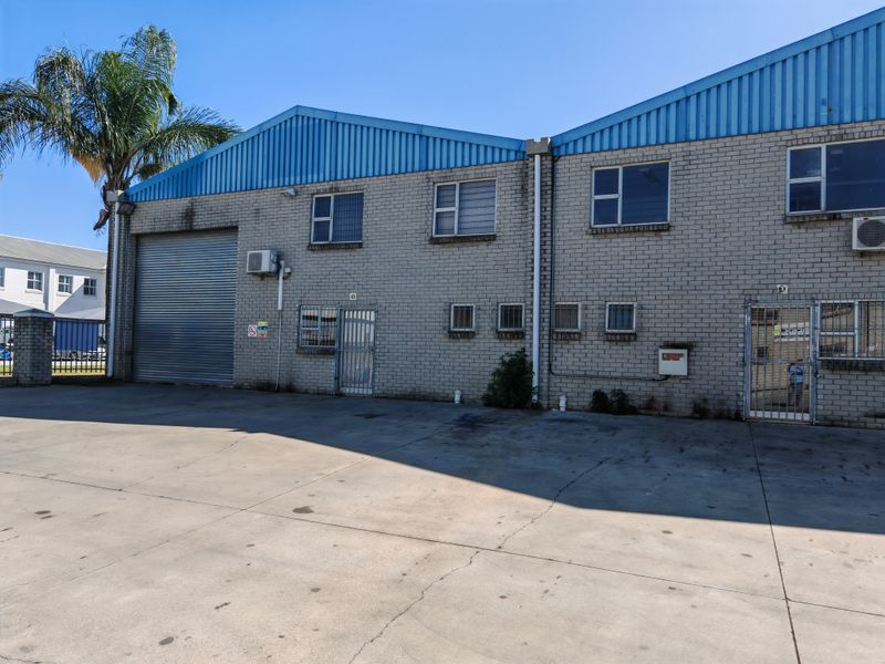 271m2 Warehouse TO LET in Saxenburg Park, Blackheath. - Photo 2