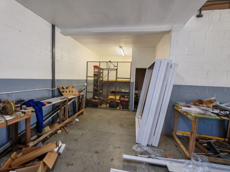 163m2 Industrial Unit - Warehouse + Offices TO LET in Saxenburg Park, Blackheath. - Photo 10