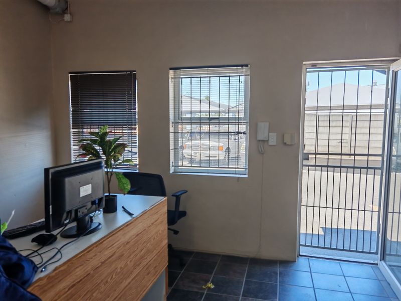 163m2 Industrial Unit - Warehouse + Offices TO LET in Saxenburg Park, Blackheath. - Photo 7