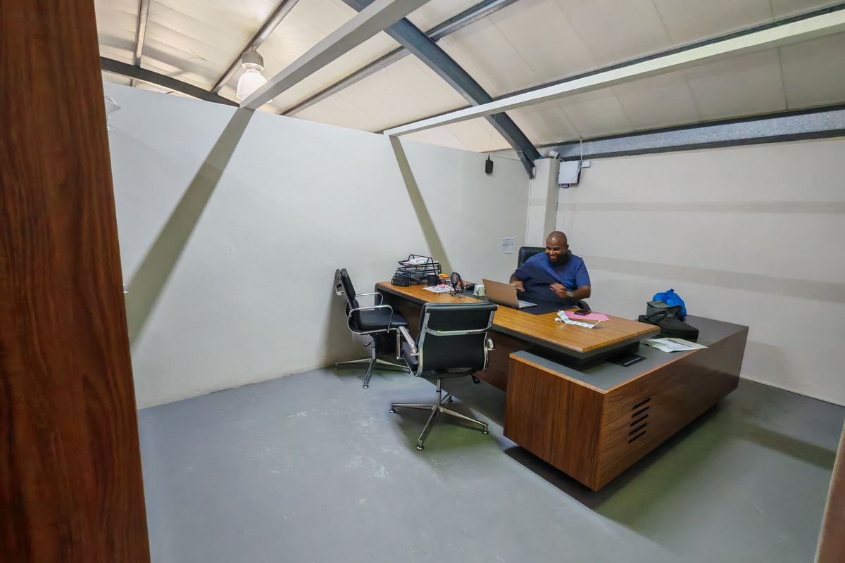 163m2 Industrial Unit - Warehouse + Offices TO LET in Saxenburg Park, Blackheath. - Photo 5