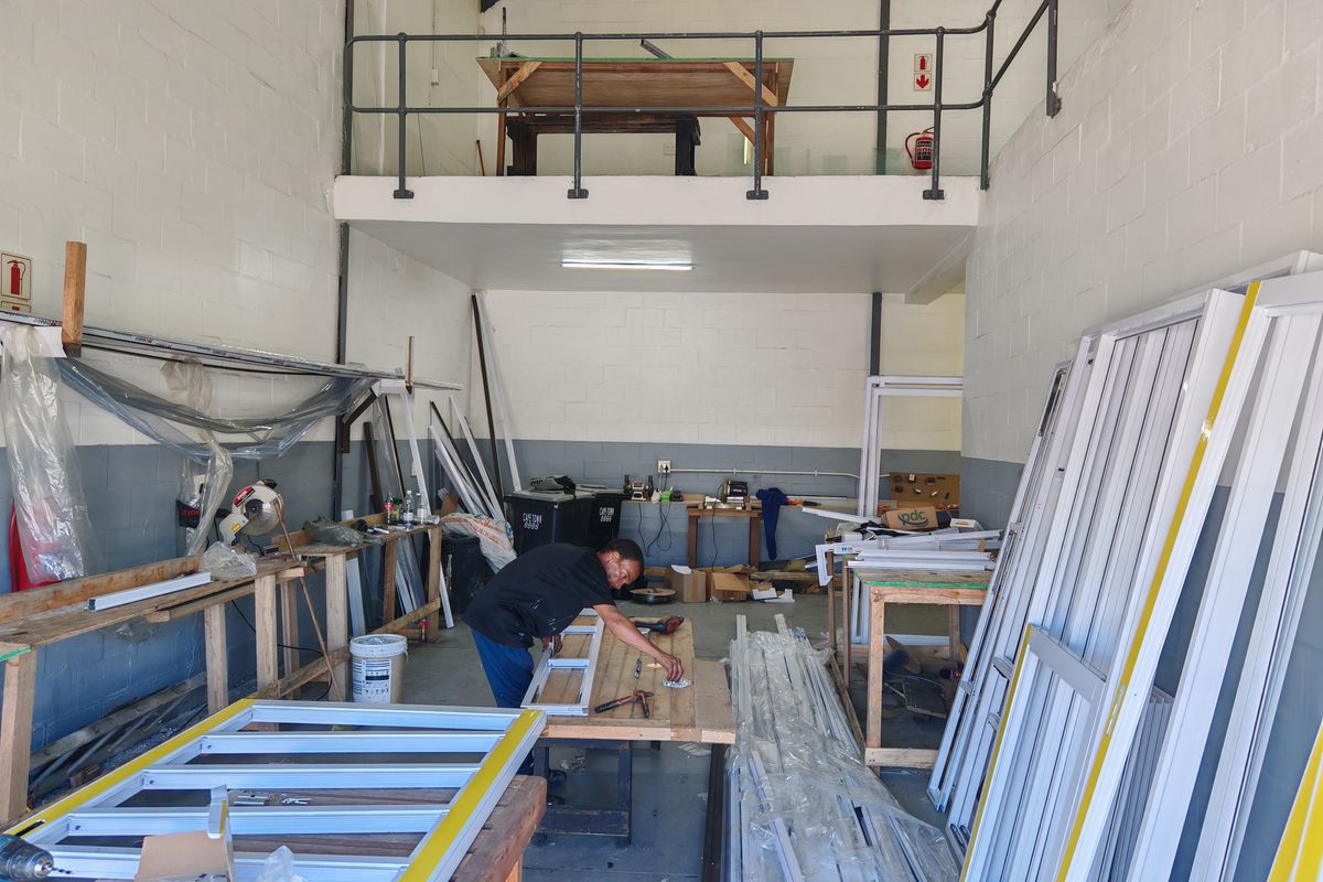 163m2 Industrial Unit - Warehouse + Offices TO LET in Saxenburg Park, Blackheath. - Photo 2