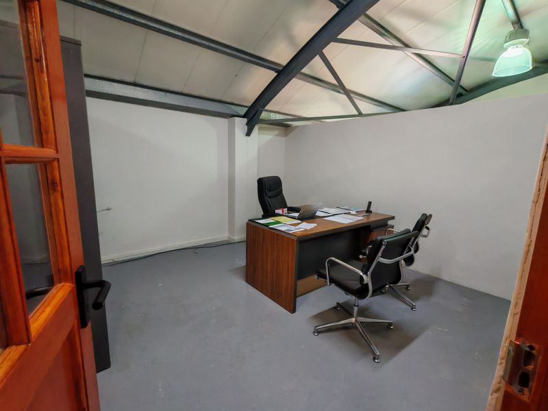 364m2 Commercial Industrial Warehouse To Let in Saxenburg Park. - Photo 8