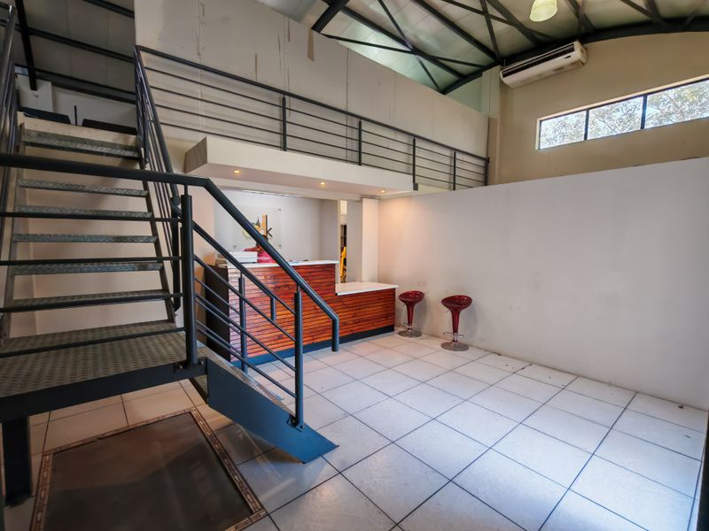 364m2 Commercial Industrial Warehouse To Let in Saxenburg Park. - Photo 4