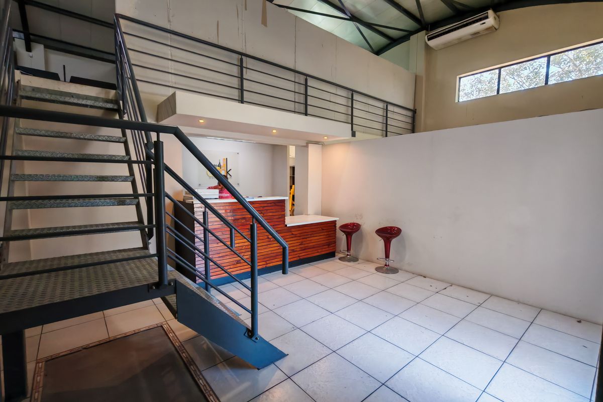 364m2 Commercial Industrial Warehouse To Let in Saxenburg Park. - Photo 4