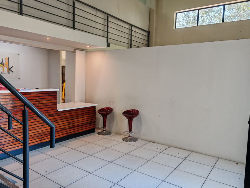 364m2 Commercial Industrial Warehouse To Let in Saxenburg Park. - Photo 5