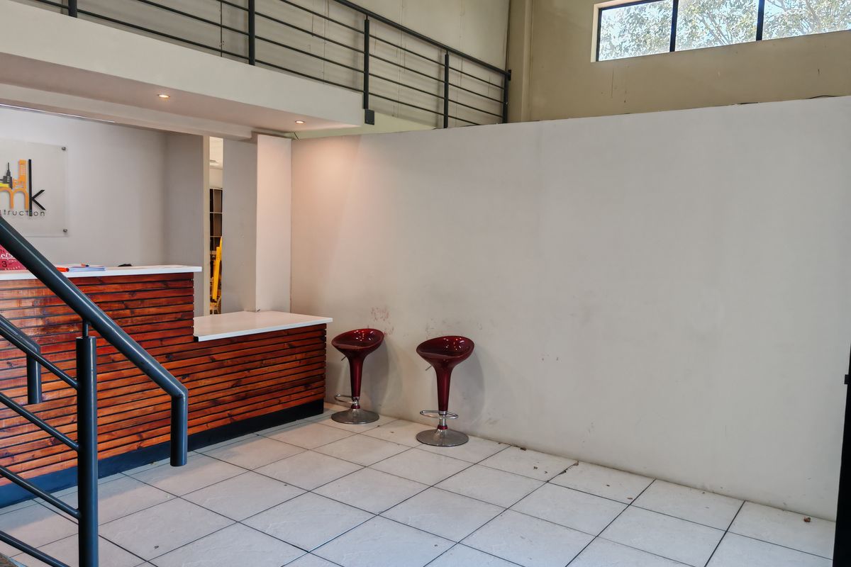 364m2 Commercial Industrial Warehouse To Let in Saxenburg Park. - Photo 5