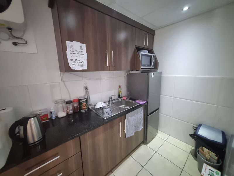 175m2 Industrial Offices To Let in Brackengate Business Park @ R21 875.00 excluding VAT - Photo 5