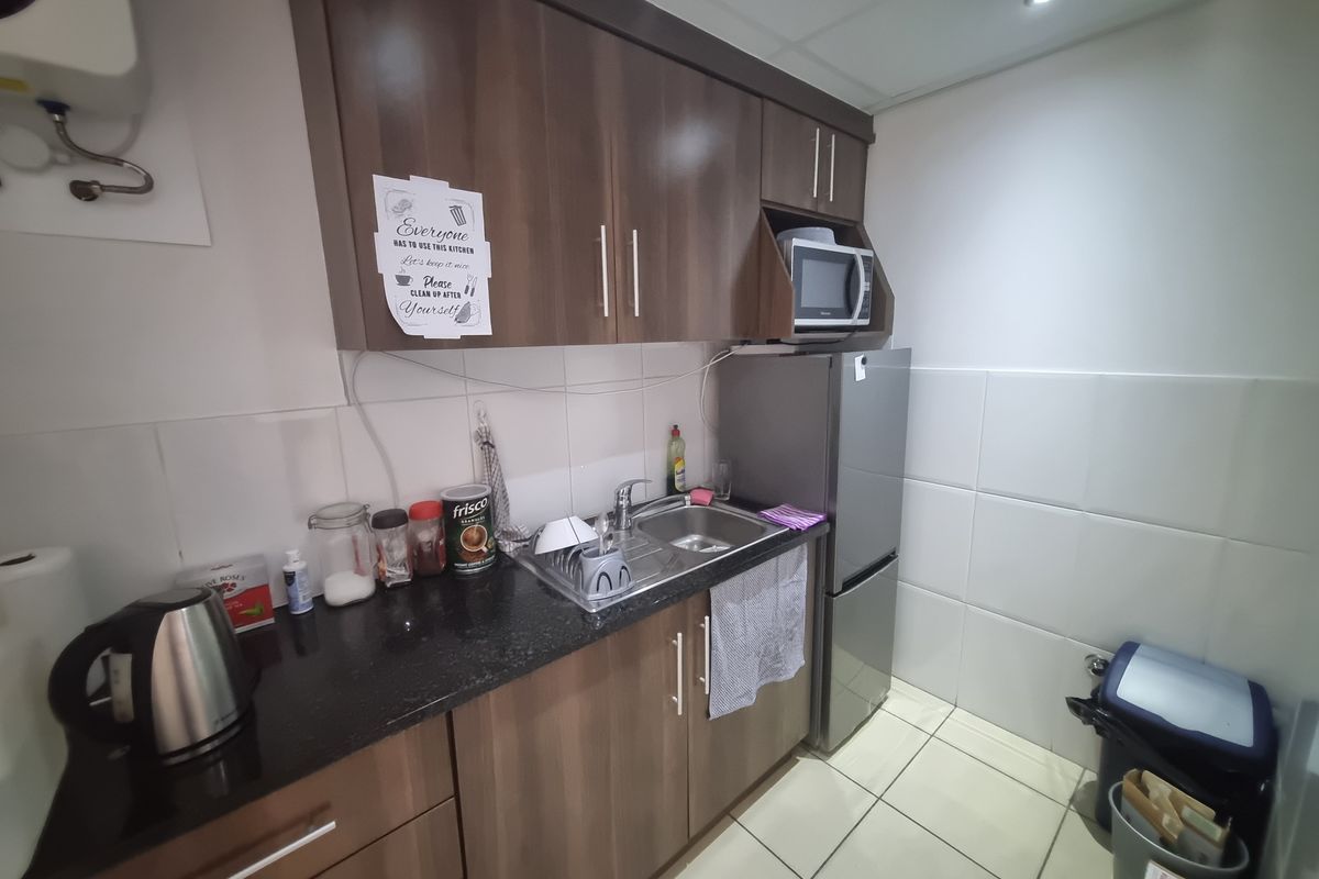 175m2 Industrial Offices To Let in Brackengate Business Park @ R21 875.00 excluding VAT - Photo 5