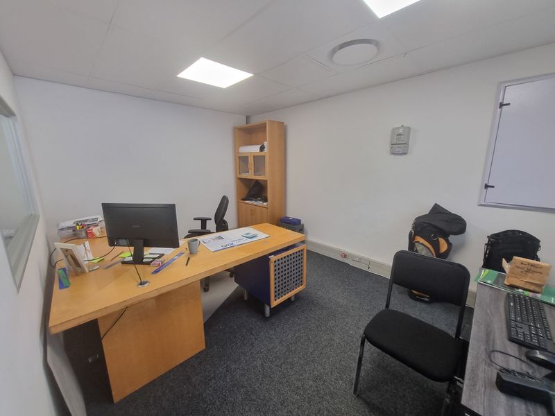 175m2 Industrial Offices To Let in Brackengate Business Park @ R21 875.00 excluding VAT - Photo 3