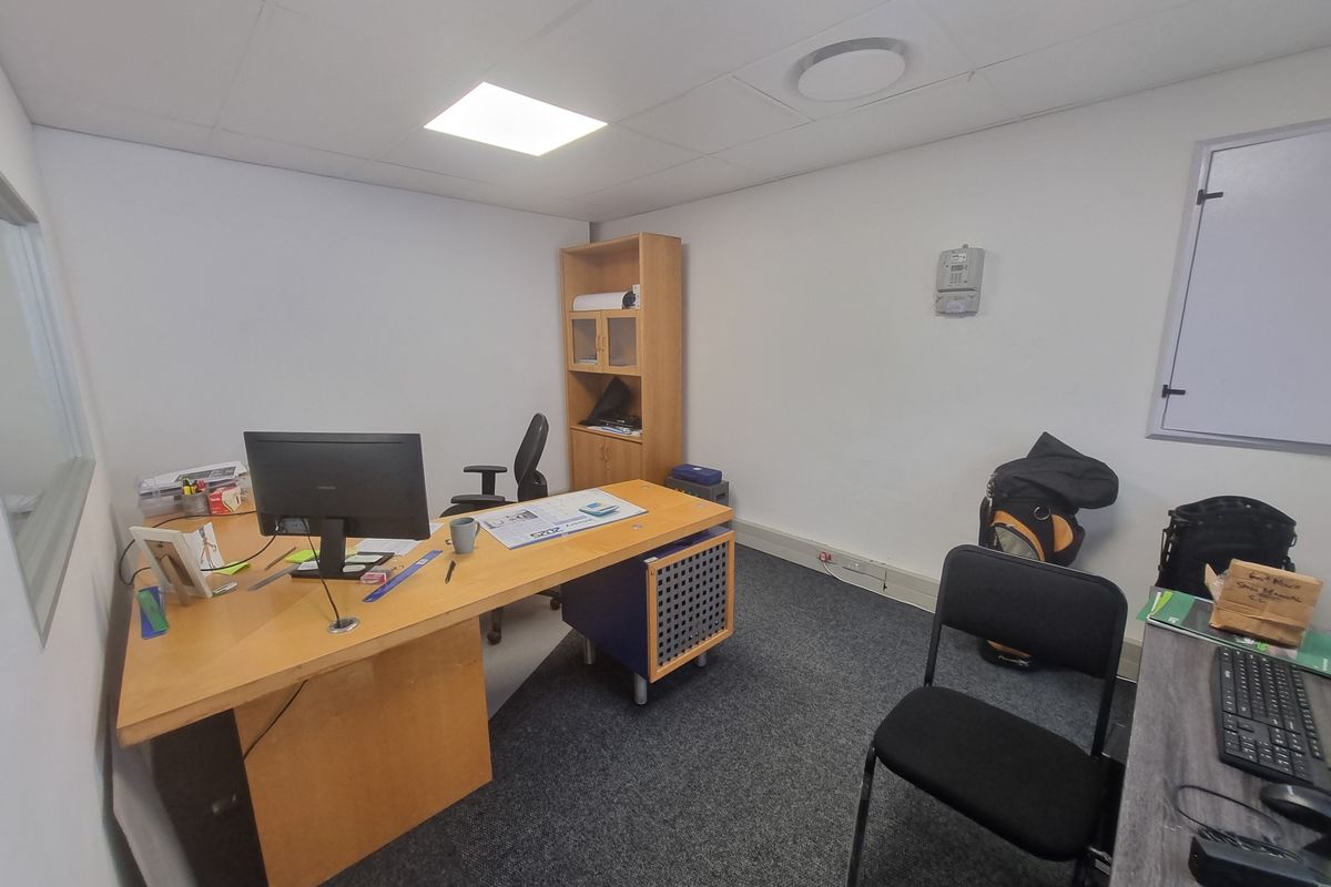 175m2 Industrial Offices To Let in Brackengate Business Park @ R21 875.00 excluding VAT - Photo 3